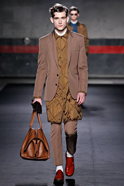 Look 15